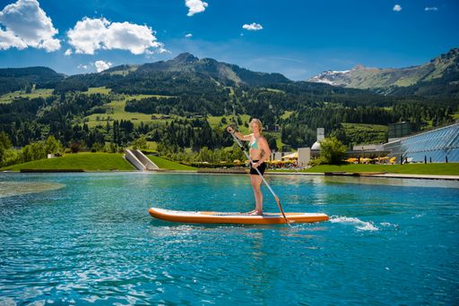  Stand Up Paddeling am neuen Thermalwasser Badesee
in der Alpentherme Gastein