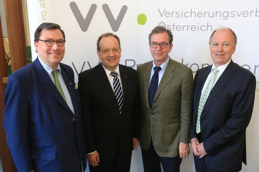 http://www.apa-fotoservice.at/galerie/8745 Im Bild
v.l.n.r.: Generalsekretär des VVO Prof. Dr. Louis Norman-Audenhove;
VVO-Präsident Generaldirektor KR Mag. Dr. Othmar Ederer; Direktor
der Zentralanstalt für Meteorologie und Geodynamik Dr. Michael
Staudinger und der Direktor des KFV Dr. Othmar Thann.