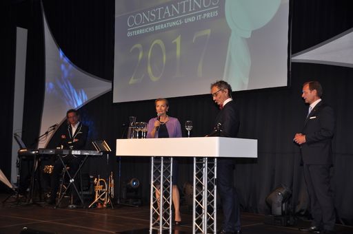 Vorschau Bild von Constantinus Ehrenpräsidentin 2017 Mag. Ulrike
Rabmer-Koller