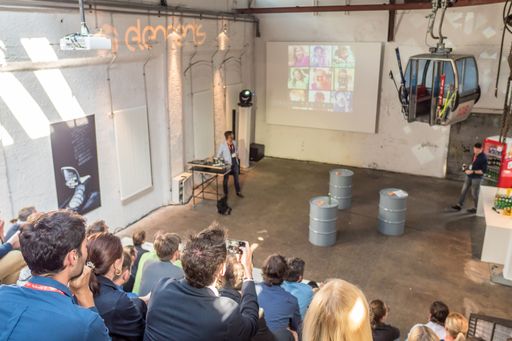 Vorschau Bild von Die inhaltliche Reise führte von personalisierten
Kundenerlebnissen über Cloud Services und Machine Learning bis hin
zu agilen plattformübergreifenden Marketingstrategien.