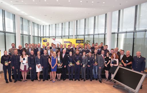 42 Beamte und 14 Privatpersonen wurden heuer von
der Raiffeisenlandesbank NÖ-Wien und der Niederösterreichischen
Versicherung mit dem Sicherheitsverdienstpreis für Niederösterreich
ausgezeichnet.