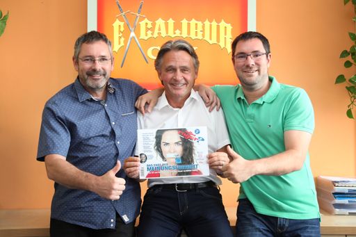 "alles roger?"- Herausgeber Ronnie und Roger Seunig
mit Verlagsleiter Peter Westenthaler präsentieren die erste
Verkaufsausgabe