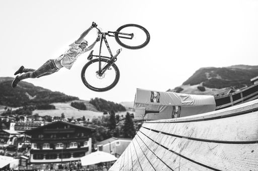 Picture by Klaus Listl - Freezing Motions