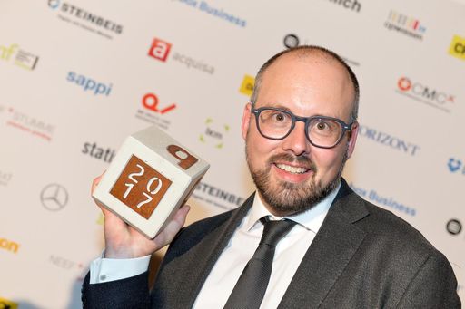 Vorschau Bild von Mag. Christoph Rösch, geschäftsführender Inhaber
von Le Fritz Publishing bei der BCM-Preisverleihung in Berlin.