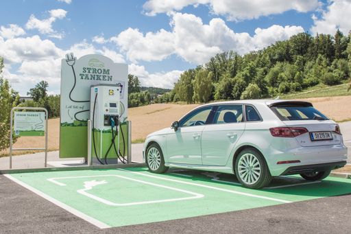 Die neue Stromtankstelle an der Lidl-Filiale in
Engerwitzdorf (OÖ)