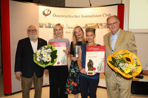 (v.r.n.l.) Fred Turnheim (Juryvorsitzender), Hanna
Herbst, und Kira Preckel (Ehrende Anerkennung), Nora Zoglauer
(Preisträgerin), Oswald Klotz (ÖJC-Vizepräsident)