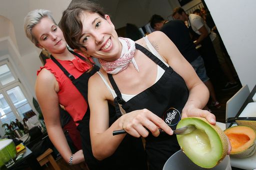  https://www.apa-fotoservice.at/galerie/9700 Das
gemeinsame Kochen bereitete den 22 Lehrlingen sichtlich große
Freude.