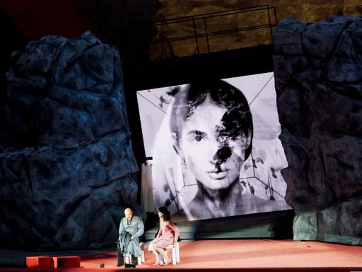  Bühnenbild Oper im Steinbruch 2017 - Giuseppe Verdi: "Rigoletto"
- Bühnenbild: Philippe Arlaud