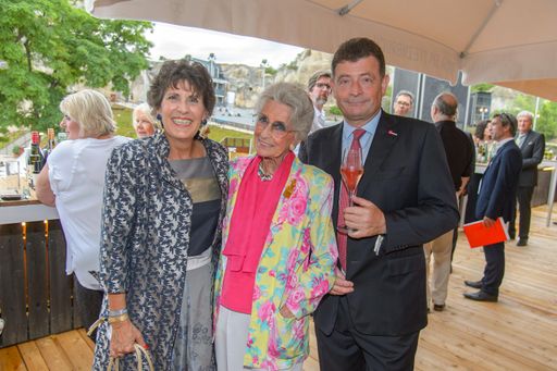 Vorschau Bild von Foto Premierenlounge, v. l.: Agnes Ottrubay, Lotte
Tobisch, Dr. Stefan Ottrubay