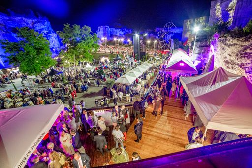 Vorschau Bild von Foto Opernlounge, Foyerpark Oper im Steinbruch 2017