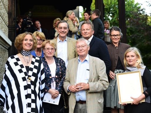 Vorschau Bild von Nach der Uraufführung auf der Terrasse der Villa
Paulick in Seewalchen am Attersee