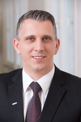 Mag. (FH) Axel Jungwirth, AKKM, Geschäftsführer der Ferdinand
Porsche FernFH