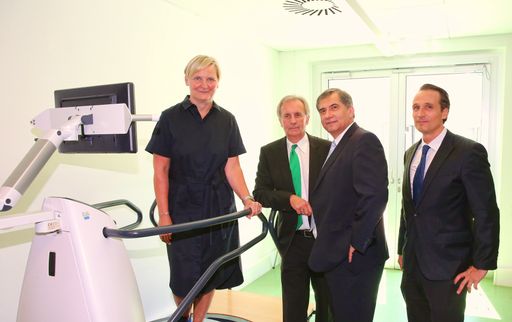 Die Rehaklinik Wien Baumgarten hat am Dienstag
offiziell das neue Zentrum für neurologische Rehabilitation
eröffnet. Mit nun insgesamt 222 Betten für Orthopädie und Neurologie
ist die Rehaklinik Wien Baumgarten die größte stationäre
Rehabilitation Wiens