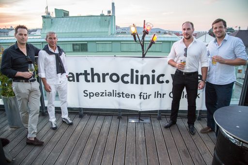  https://www.apa-fotoservice.at/galerie/9718 Im Bild v.l.n.r.:
Priv.-Doz. Dr. Patrick Weninger, OA Dr. Ramin Karimi, Dr. Christoph Thallinger,
OA Dr. Christian-Thomas Radda