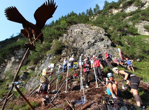 Vorschau Bild von Trainingsgebiet für das Bergwandern und für
Klettersteige mit Testpersonen und Initiatoren des Projektes bei
einer Testbegehung.