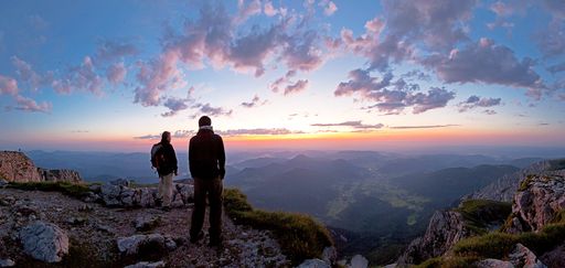 Mit dem Puchberger Bergführer Peter Groß am frühen
Morgen den Schneeberg erklimmen und am höchsten Gipfel
Niederösterreichs den Sonnenaufgang erleben.
