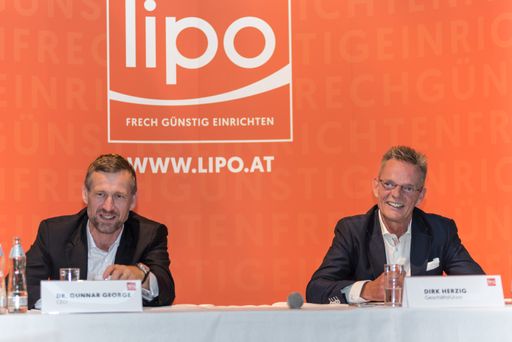 Vorschau Bild von Links: Dirk Herzig / Geschäftsführer lipo Rechts:
Dr. Gunnar George/ CEO - Bei der Pressekonferenz am 26.07.2017 bei
lipo Ansfelden