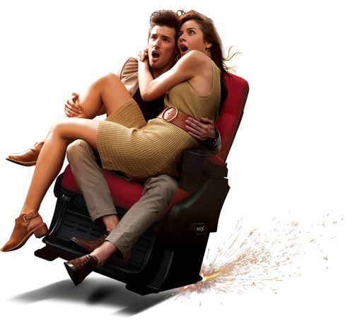 Vorschau Bild von Der 4DX-Kinosaal im Hollywood Megaplex Wien Gasometer bietet 144
Sitzplätze, die mit speziellen Kinostühlen und perfekten
High-Tech-Geräten ausgestattet sind. So verfügen die 4DX-Kinostühle
über einen Servomotor, der präzise Bewegungen passend zur Handlung
auf der Leinwand nachahmt und den Besucher durch Heben, Kippen,
Neigen, Rütteln oder Vibrieren direkt in das Filmgeschehen
einbindet. Zusätzlich erlauben spezielle Umwelteinflüsse wie Wind,
Wasser, Nebel, Rauch und sogar Blitze realistische
Action-Atmosphäre. Alle Sinne werden angesprochen, wenn gewaltige
Explosionen, bedrohliche Stürme, aufkommende Nebelschwaden oder
sanfte Sommerbrisen hautnah zu spüren sind. Für ruhigere Momente
steigt der Duft von Rosen oder frischem Kaffee in die Nase des
Besuchers.