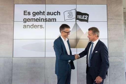 Vorschau Bild von https://www.apa-fotoservice.at/galerie/9746
Pressekonferenz Drei übernimmt Tele2 - v.l.n.r.: Jan Trionow, CEO von
Drei und Alfred Pufitsch, CEO Tele2 Österreich