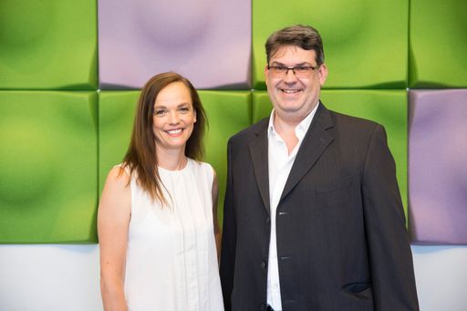 Sonja Hammerschmid, Bildungsministerin, und Oskar Deutsch,
Präsident der Israelitischen Kultusgemeinde Wien, anlässlich eines
Arbeitsgesprächs beim SC Hakoah Wien.