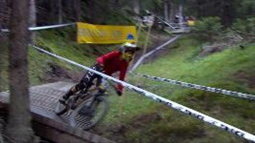 Sieben Tage Mountainbike-Action pur! Der Bikepark
Serfaus-Fiss-Ladis begrüßte über die Woche gesehen insgesamt 250
Jugendliche aus 21 Nationen zum MTB-Festival in diesem Jahr. Nachdem
die Nachwuchsförderung des Gravity-Sports bereits an den Tagen zuvor
mit dem Rookie Camp im Mittelpunkt stand, ging es am Wochenende um
die klügste Linienwahl und die schnellsten Zeiten. Am Sonntag wurden
fünf inoffizielle Jugend-Weltmeister bei den „iXS International
Rookies Championships“ bei schwierigen Wetterbedingungen gesucht und
gefunden.