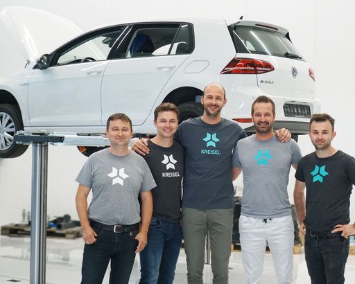Die Kreisel Electric GmbH mit Sitz in Rainbach bei
Freistadt erweitert ihr Führungsteam. Von links nach rechts: CEO
Johann Kreisel, CEO Markus Kreisel, CMO Andre Felker, CEO Christian
Schloegl, CEO Philipp Kreisel.