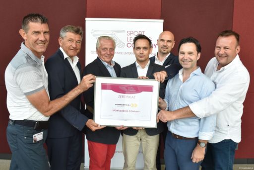  Bild (copyright Gabriele Griessenboeck): Gerald Gröhsenbrunner -
GF Polar, Toni Pichler – President SLC; Rudolf Hundstorfer-
Präsident BSO; Ingo Derschmidt - Head of Sports OBSERVER; Nikolaus
Schermann - Kabinett Sport Ministerium; Franz Redl - GF Strabag
Sportanlagenbau; Volker Jackel – Sales Management Sport Thieme