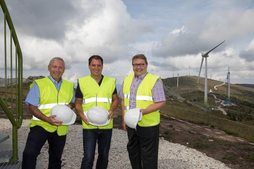 Lokalaugenschein beim Windpark Handalm: v.l.n.r.
Christian Purrer (Vorstandssprecher Energie Steiermark), Michael
Schickhofer (Landeshauptmann-Stellvertreter) und Martin Graf
(Vorstandsdirektor Energie Steiermark)