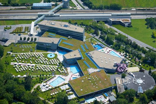 Therme Wien Luftperspektive mit U-Bahn-Zugang
