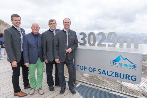  Auf der Panorama Plattform TOP OF SALZBURG, auf 3.029 Metern,
wurde die Übernahme der EuroNet Reisebüro GmbH durch die
Gletscherbahnen Kaprun AG besiegelt.