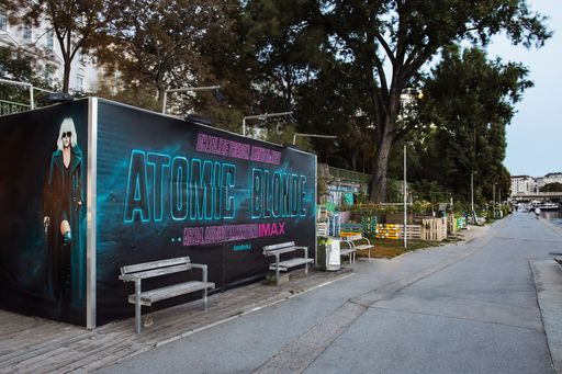 Vorschau Bild von Ansicht Tag / Graffiti Werbung für Universal
Pictures zum Kinostart von "Atomic Blonde"