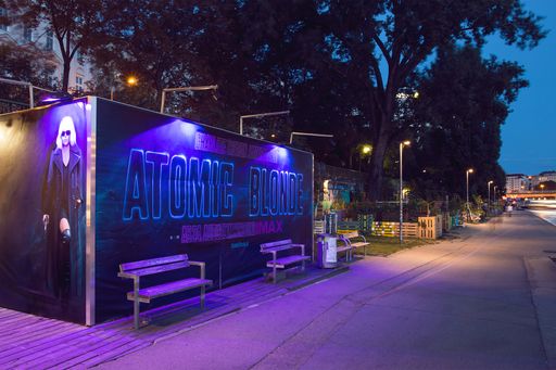 Vorschau Bild von Ansicht Nacht / Graffiti Werbung für Universal
Pictures zum Kinostart von "Atomic Blonde"