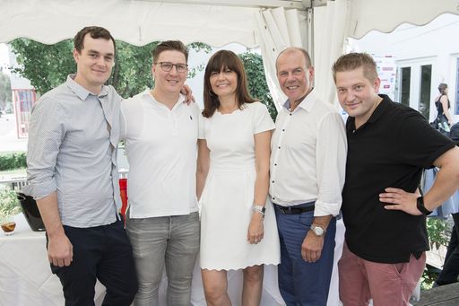https://www.apa-fotoservice.at/galerie/9797 Jakob
Ehrensberger, Chefkoch Die Küche Wien; Norman Etzold, Head Chef
Kempinski Wien; Karin Artner, Gastronomin Ofenloch; Peter Dobcak,
Obmann Gastronomie WKW; Felix Albiez, Chefkoch Das Schick