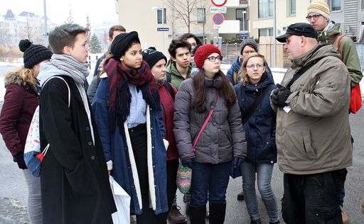 Vorschau Bild von Guide Robert führt Schüler*innen des
Rainergymnasiums Wien durch sein Grätzel und sein Leben als
Obdachloser.