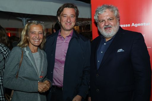 Vorschau Bild von APA-Bieriger 2017, v.l.n.r.: Kathrin Zechner (ORF),
Stefan Ströbitzer (ORF) und Johannes Bruckenberger (APA)