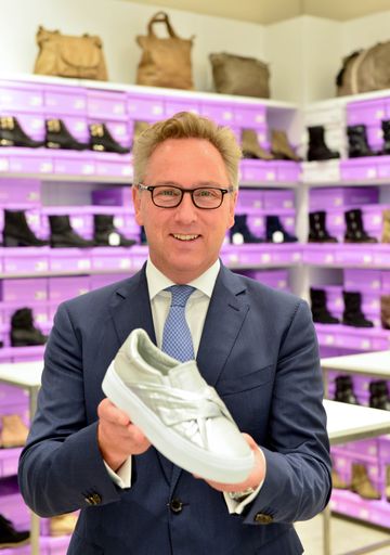 Vorschau Bild von Heinrich Deichmann zieht in Wien eine positive
Bilanz für Österreich