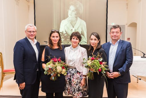 Gruppenfoto bei der Präsentation
