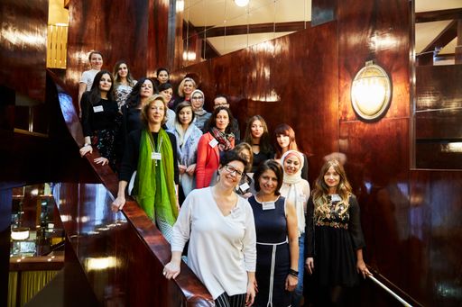 Vorschau Bild von Christine Marek (vorne links) mit Mentorinnen und
Mentees des ersten Durchganges von MiA Mentoring. Auftakt mit
Treffen im Looshaus