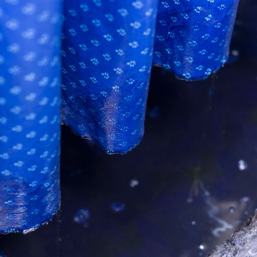 Vorschau Bild von Färbung des bedruckten Stoffes in Indigo