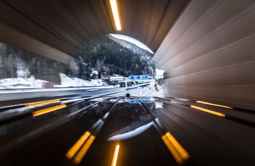Der Multitechnologiekonzern 3M plant,
Verkehrsschilder und Fahrbahnmarkierungen mit maschinenlesbaren
Daten zu versehen. Die neue Technologie soll selbstfahrenden Autos
eine bessere Orientierung bieten und so die Sicherheit erhöhen.
Fotocredit: Getty / EMS-FORSTER-PRODUCTIONS / 3M
