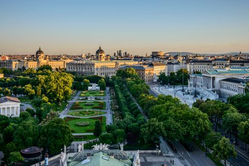 Blick vom Burgtheater über die Ringstraße
