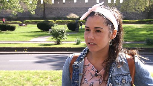 Sarah Lombardi wagt einen Neuanfang als
alleinerziehende Mutter. Die 24-Jährige stellt sich ihren Problemen.
Sie möchte endlich wieder glücklich werden!