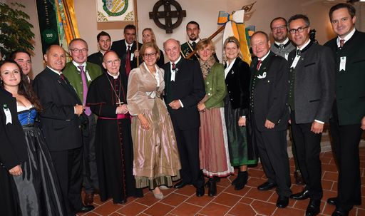 Vorschau Bild von Wallfahrerkundgebung bei der 71. NÖ
Bauernbundwallfahrt mit LH Hanni Mikl-Leitner, LH a.D. Erwin Pröll
und BM Wolfgang Sobotka.
