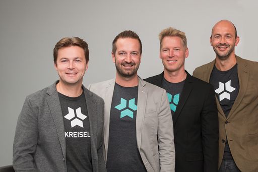 Kreisel Electric eröffnet neues High-Tech
Forschungs- und Entwicklungszentrum als Headquarter / Von links:
Markus Kreisel, Christian Schlögl (beide Geschäftsführung), Patrick
Knapp-Schwarzenegger (strategischer Partner) und André Felker (CMO)
von Kreisel Electric. Kreisel Electric ist ein Solution-Provider für
elektrische Stromspeicherlösungen. Gegründet 2014 befindet sich das
Unternehmen seither auf Wachstumskurs. Am 19.09.2017 eröffnet das
neue Forschungs- & Entwicklungszentrum als Headquarter (Bild:
Copyright Marina Probst-Eiffe). Weiterer Text über ots und
www.presseportal.de/nr/127034 / Die Verwendung dieses Bildes ist für
redaktionelle Zwecke honorarfrei. Veröffentlichung bitte unter
Quellenangabe: "obs/Kreisel Electric GmbH/Marina Probst-Eiffe"