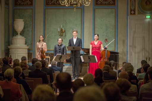 Vorschau Bild von Foto des Konzerts mit Ian Bostridge (Tenor) und dem Oberon Trio
im Empiresaal des Schlosses Esterházy am 12. September 2017