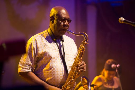 Vorschau Bild von Foto mit Manu Dibango (Saxophon) beim Konzert "Manu Dibango &
Soul Makossa Gang" im Haydnsaal, Schloss Esterházy, am 15. September
2017