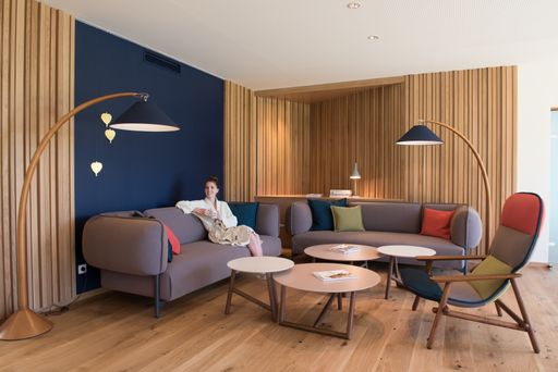 Vorschau Bild von "lieblingsplatz.prinzip" heißt, beim Daberer wurden
detailverliebt gestaltete, individuelle Plätze für die Gäste
geschaffen. Im Bild: einer der Lieblingsplätze im neuen "natur.spa"
(Wellness- & Behandlungsbereich) des 4-Sterne Superior Hotels
(Dab-8098)