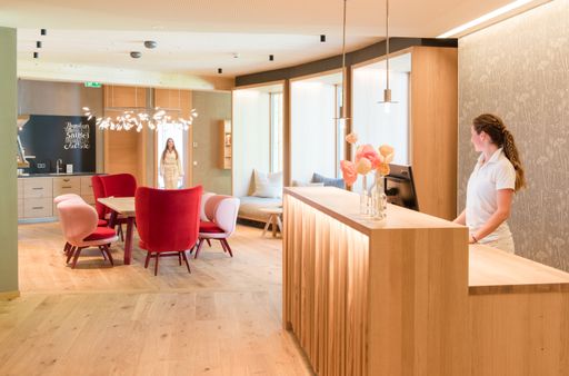 Vorschau Bild von "lieblingsplatz.prinzip" heißt, beim Daberer wurden
detailverliebt gestaltete, individuelle Plätze für die Gäste
geschaffen. Im Bild: das "spa.wohnzimmer" des 4-Sterne Superior
Hotels (Dab-8092)