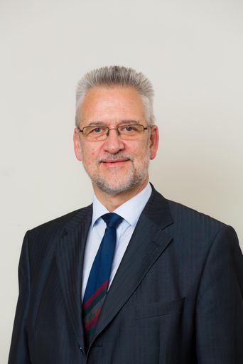  Dr. Wolfgang Louzek, Präsident des Verbandes der
Institutionellen Immobilieninvestoren