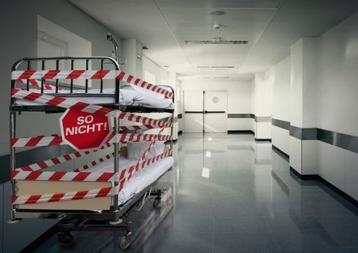  Das Stockbett wird anlässlich der bevorstehenden
Vertragsverhandlungen mit der Wiener Gebietskrankenkasse eine
tragende Rolle spielen und auch auf Tour geschickt.